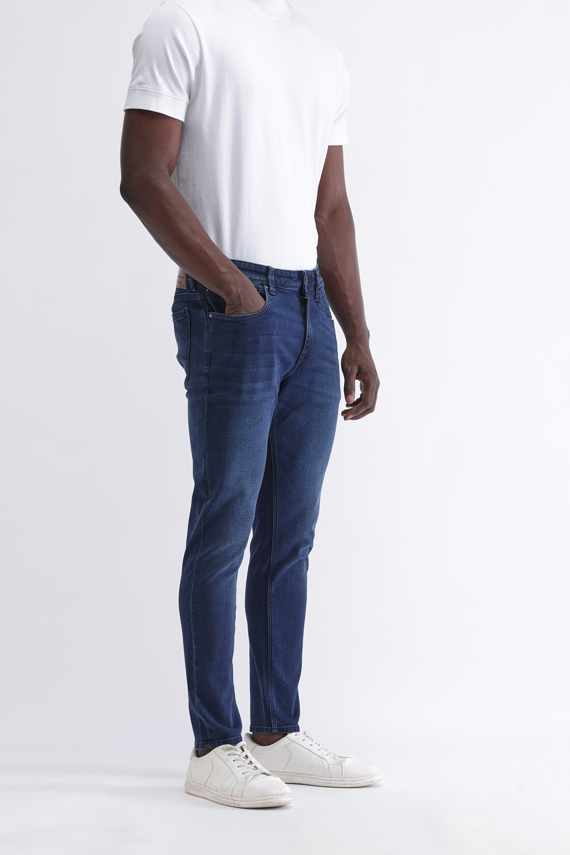 SLIM FIT DARK WASH JEANS
