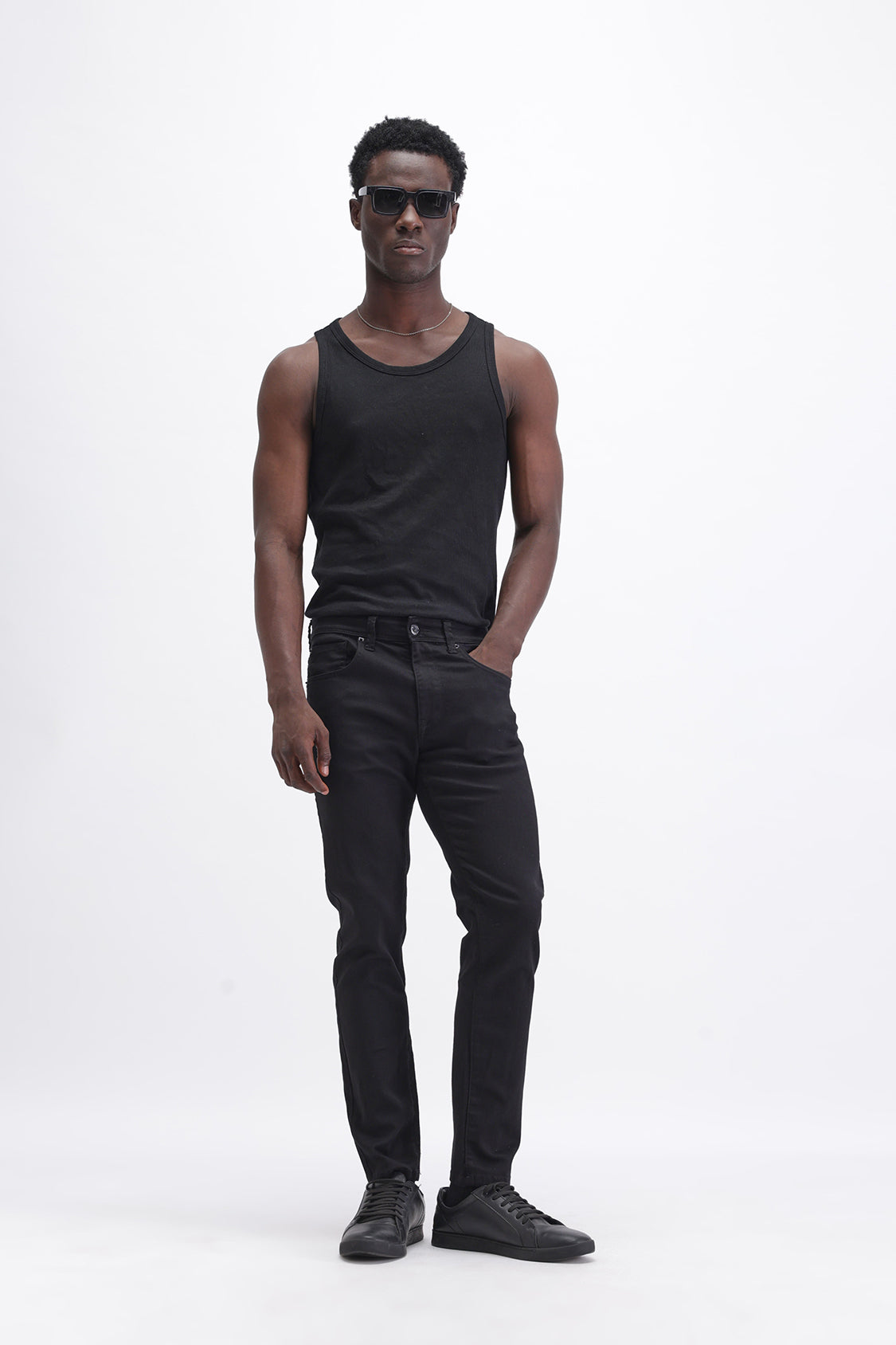 SLIM FIT DARK WASH JEANS