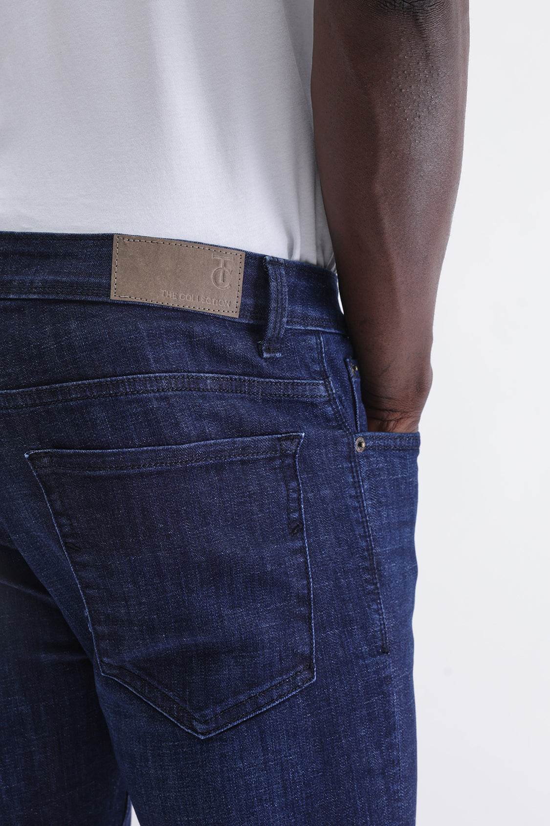 SLIM FIT DARK WASH JEANS