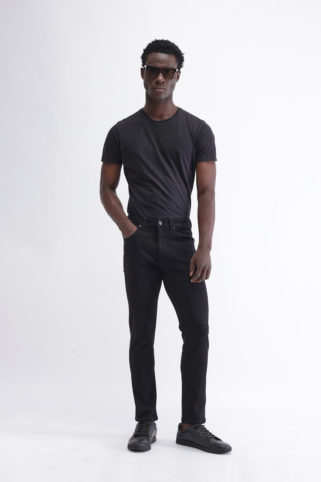 SLIM FIT DARK WASH JEANS