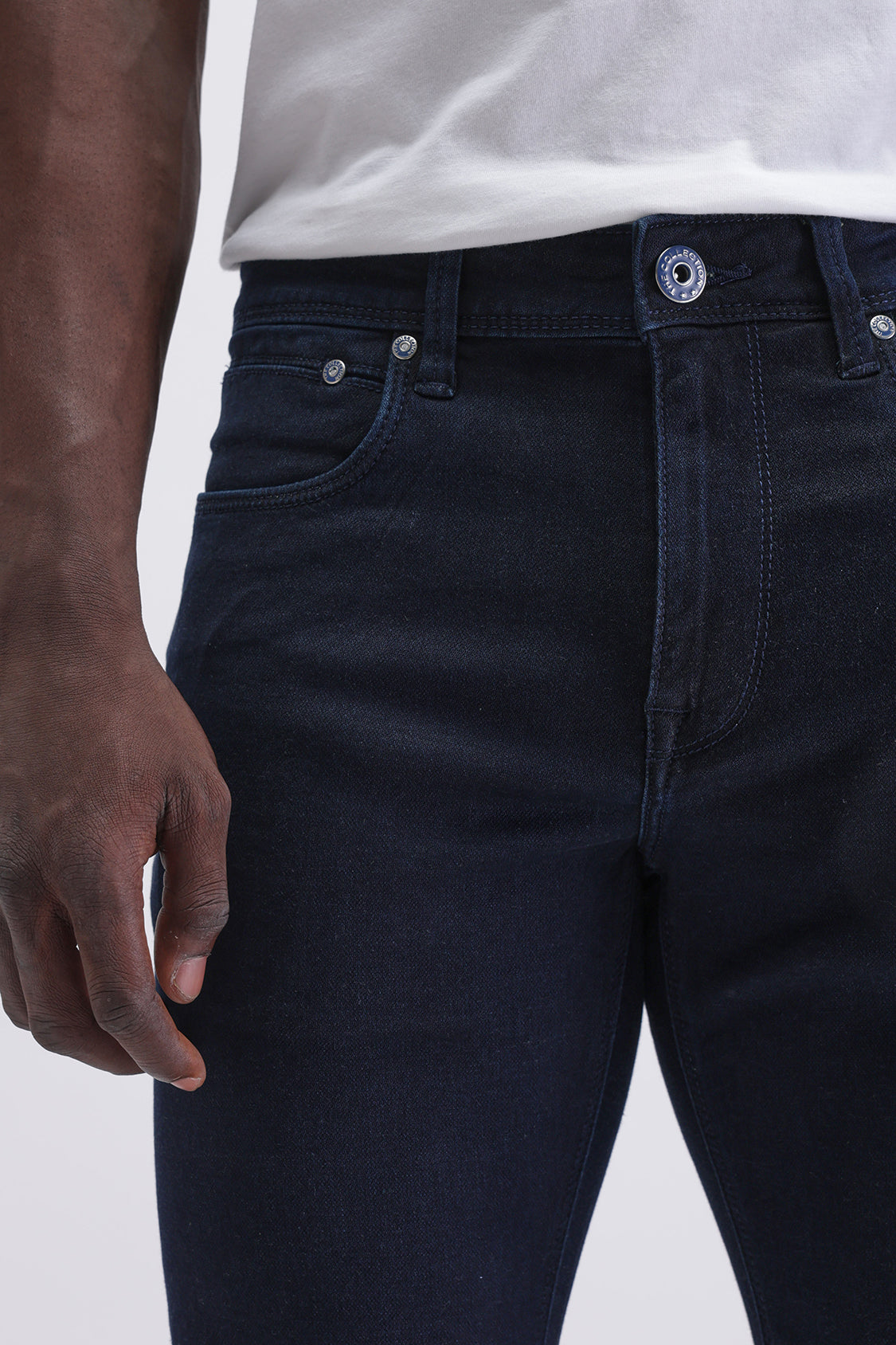 SLIM FIT DARK WASH JEANS