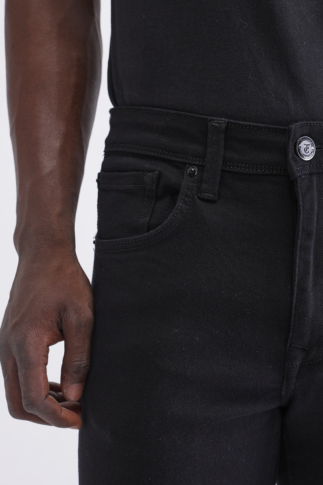 SLIM FIT DARK WASH JEANS