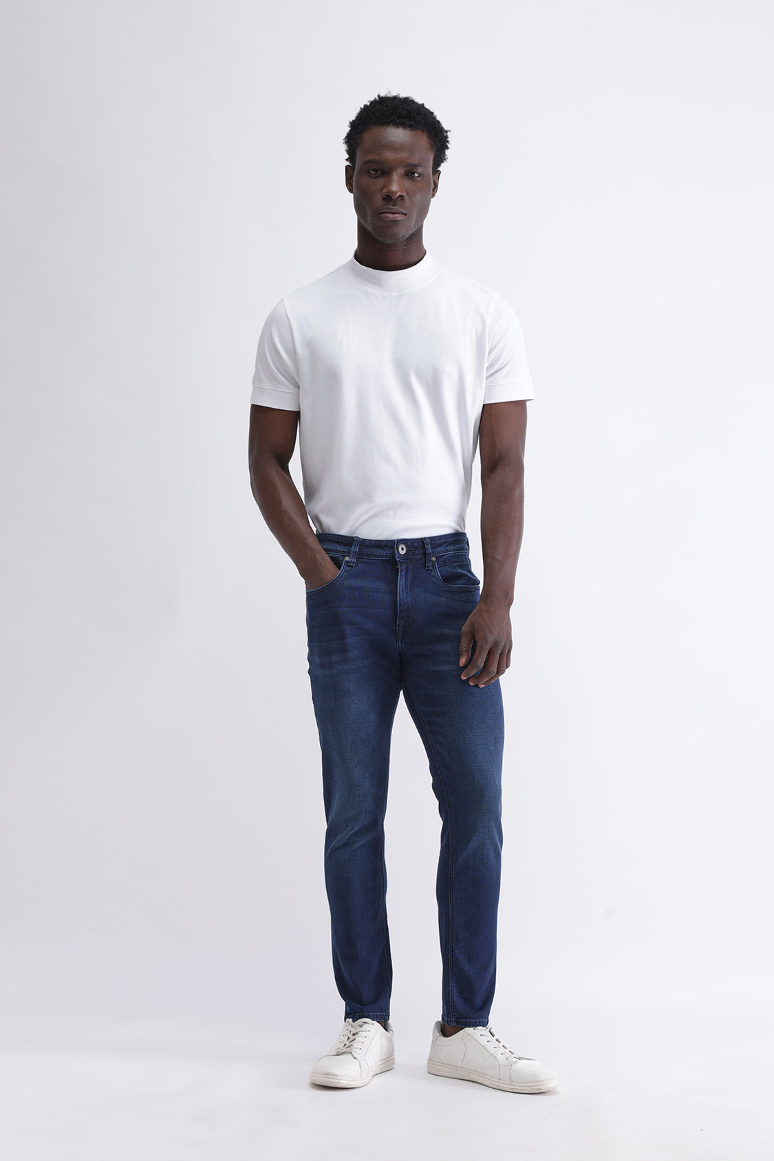 SLIM FIT DARK WASH JEANS